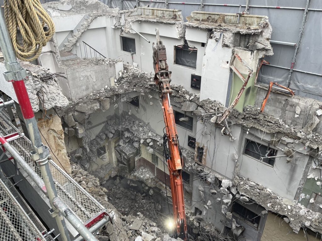 名古屋市中区-ビル解体工事-施工中3