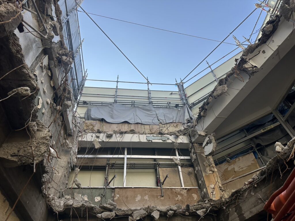 名古屋市中区-ビル解体工事-施工中2