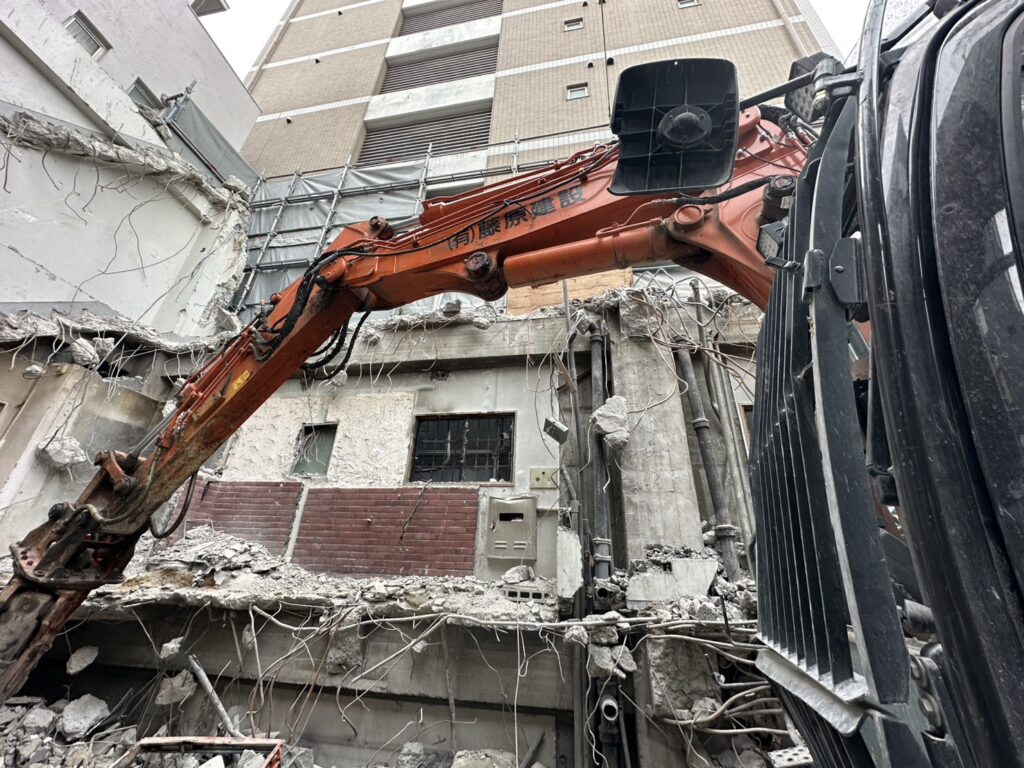 名古屋市中区-ビル解体工事-施工中4