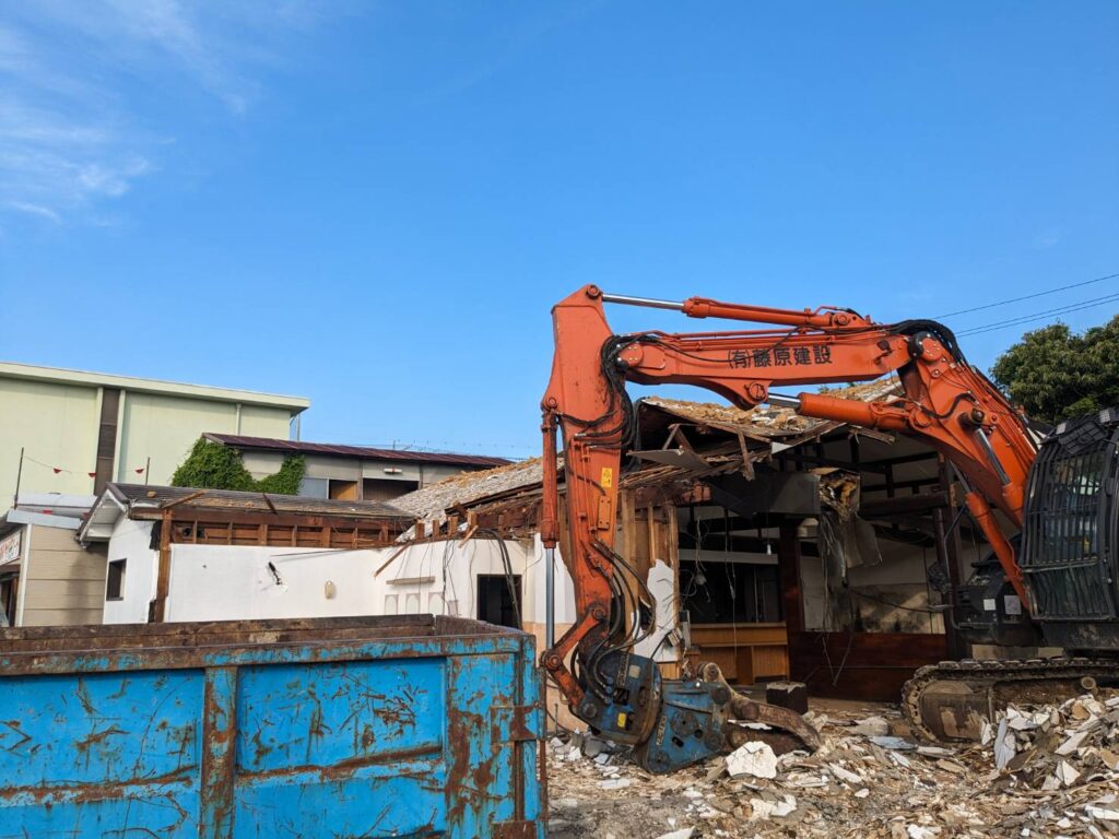 刈谷市　店舗　解体中1