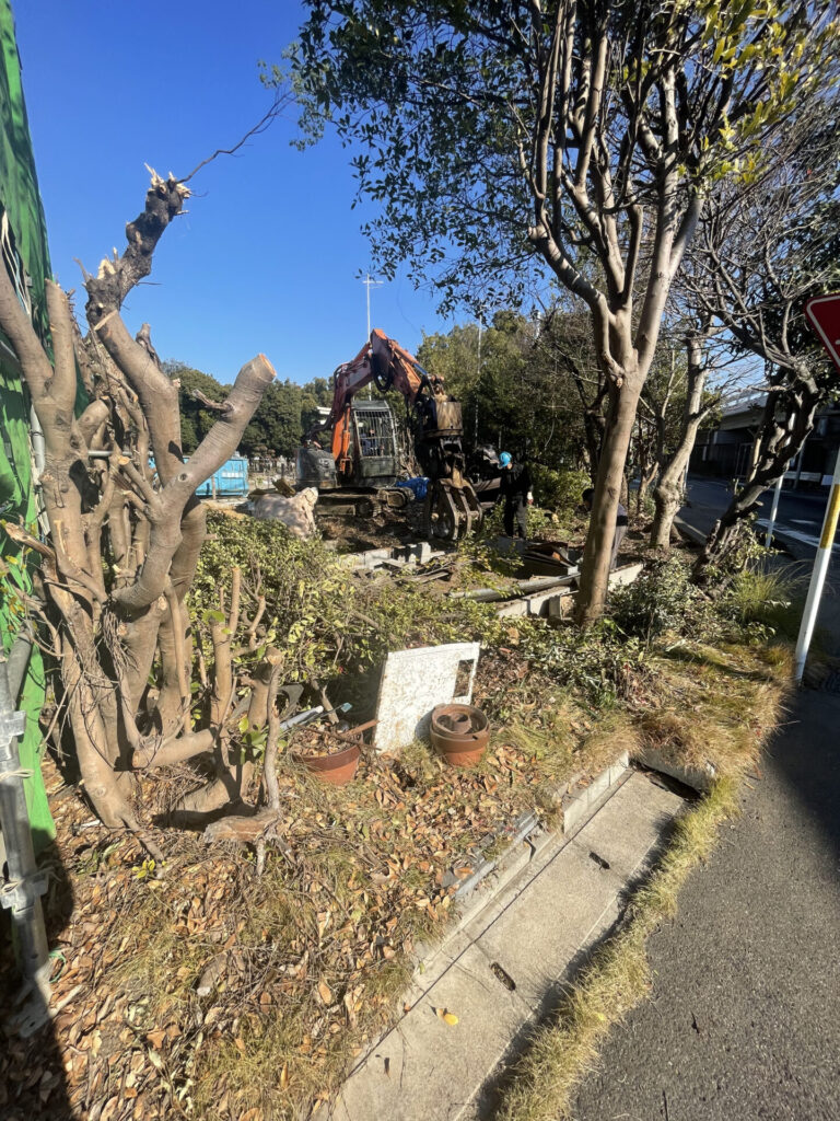 知立市 樹木に覆われた空き家 施工中3
