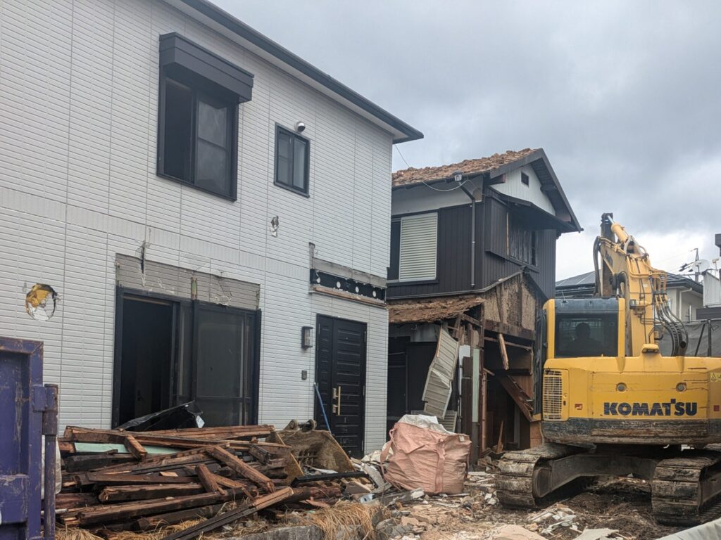 岡崎市 木造・軽量鉄骨 解体工事 施工中2